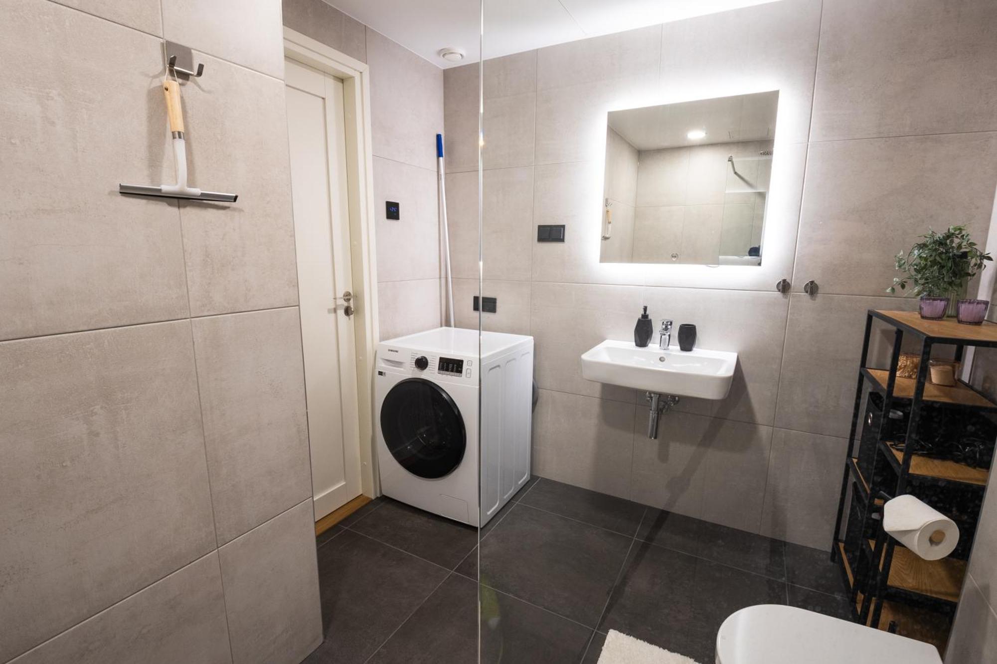 R64 Premium Apartments Тарту Экстерьер фото